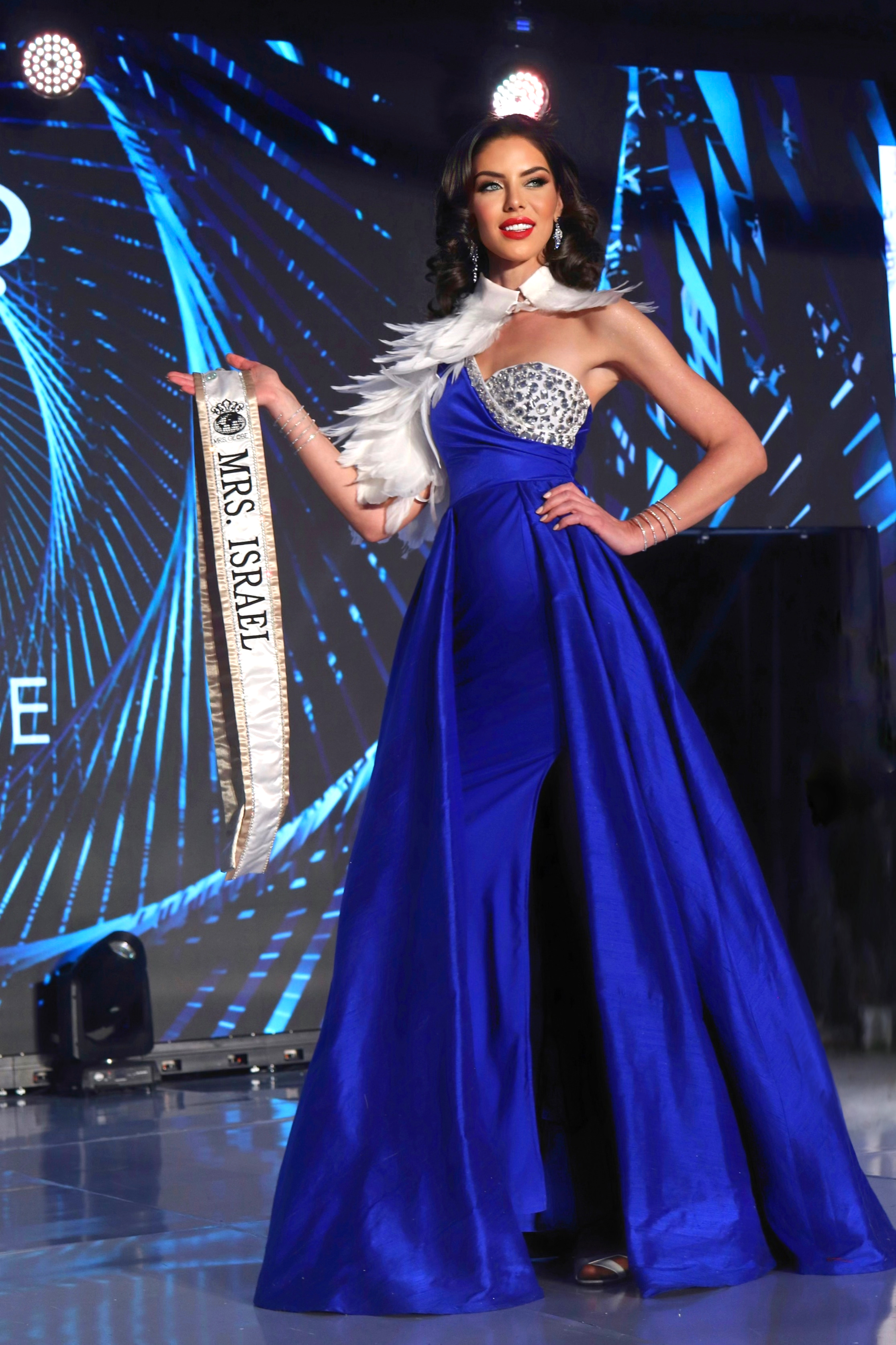 Anna Unger — Mrs. Globe